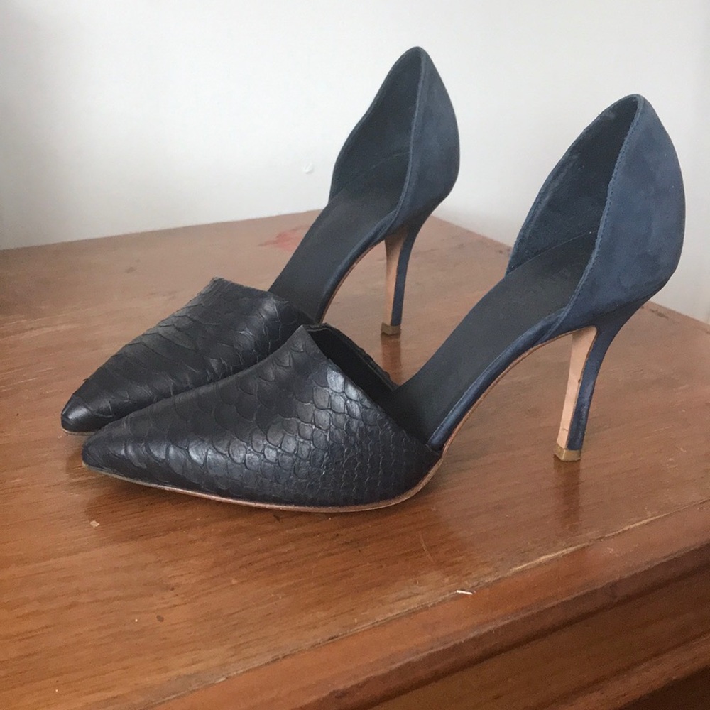 VINCE made in Italy blue leather suede sz 61/2M